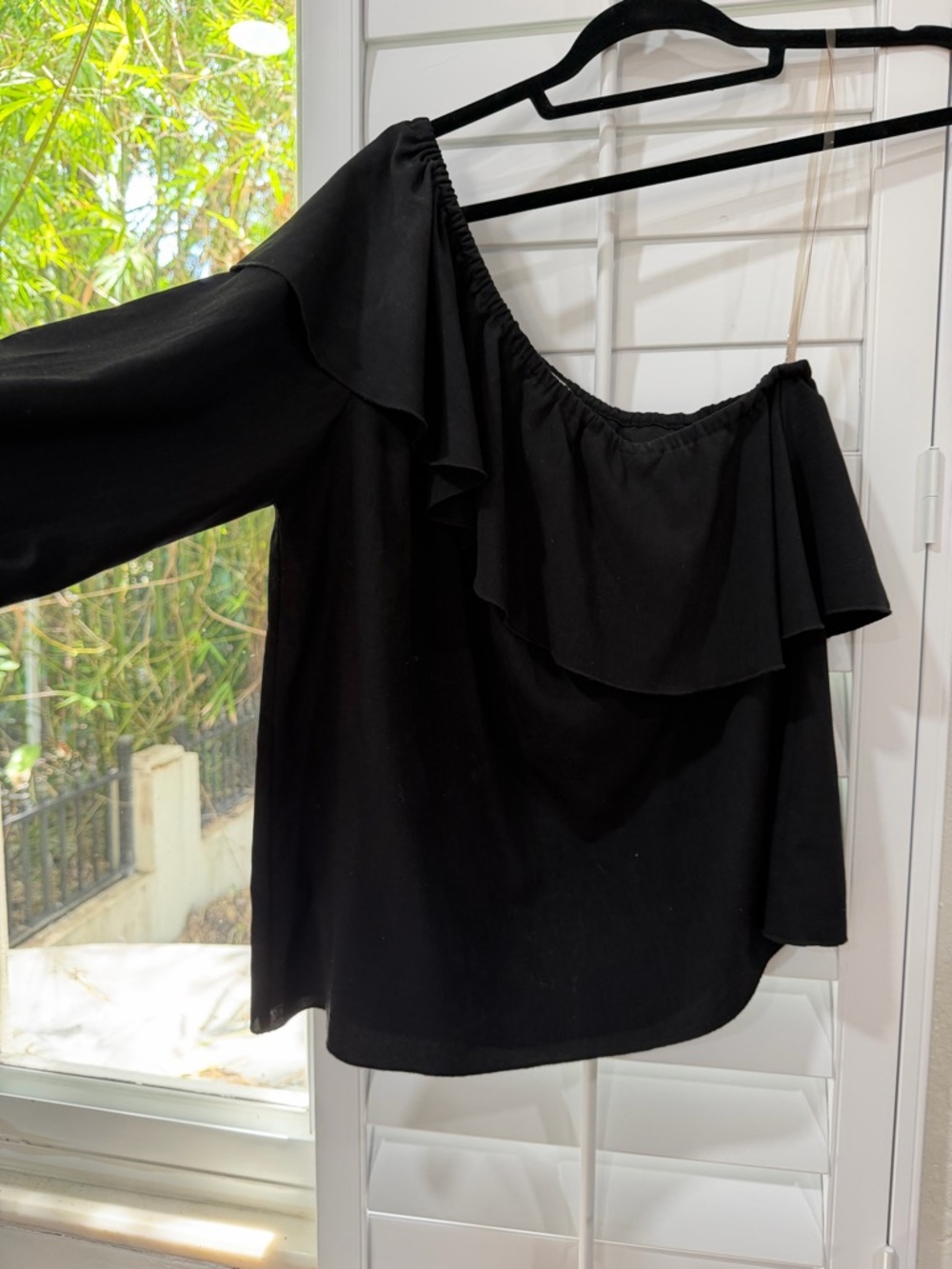 Black One-Shoulder Ruffle Blouse - Picture 4 of 5